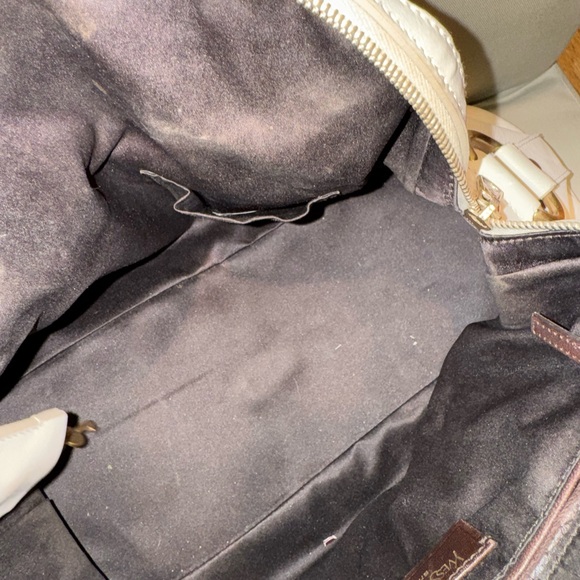 Yves Saint Laurent Cream Shoulder Bag with Gold Details - Picture 5 of 9